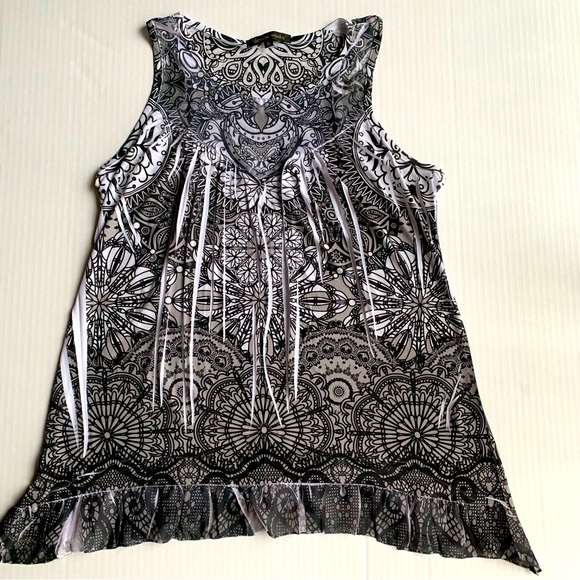 Design Works. Black and White Sleeveless top, with circular black patter… - Picture 3 of 8